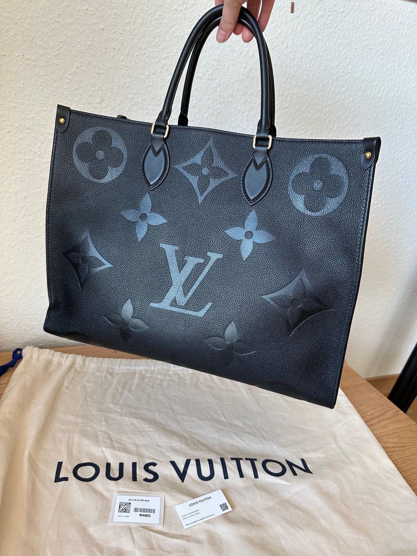 Sac Louis Vuitton On The Go GM en cuir noir
