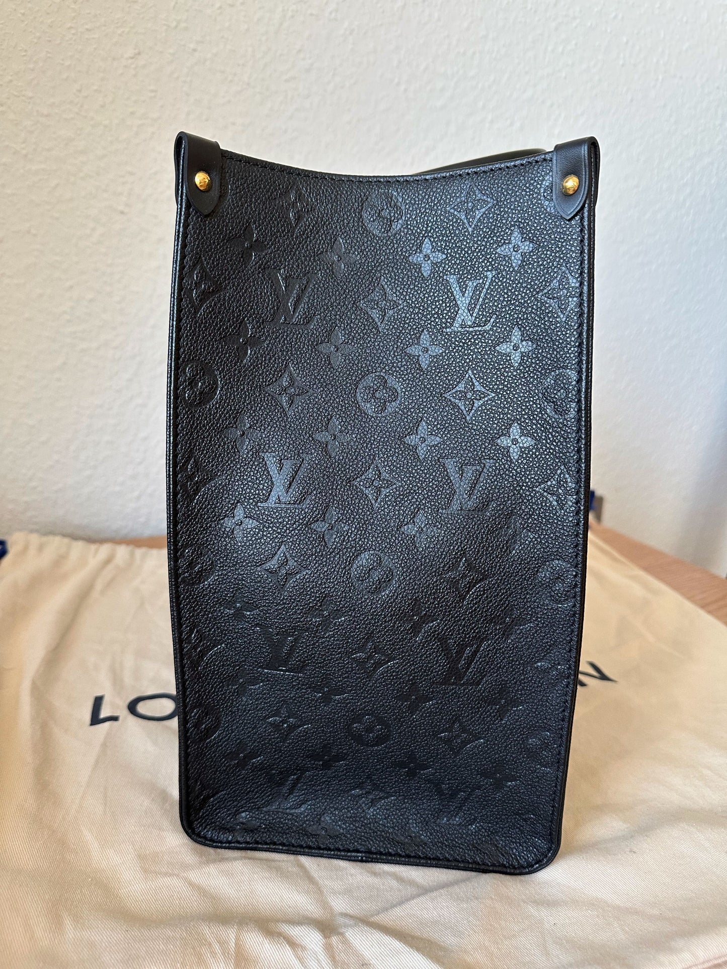 Sac Louis Vuitton On The Go GM en cuir noir