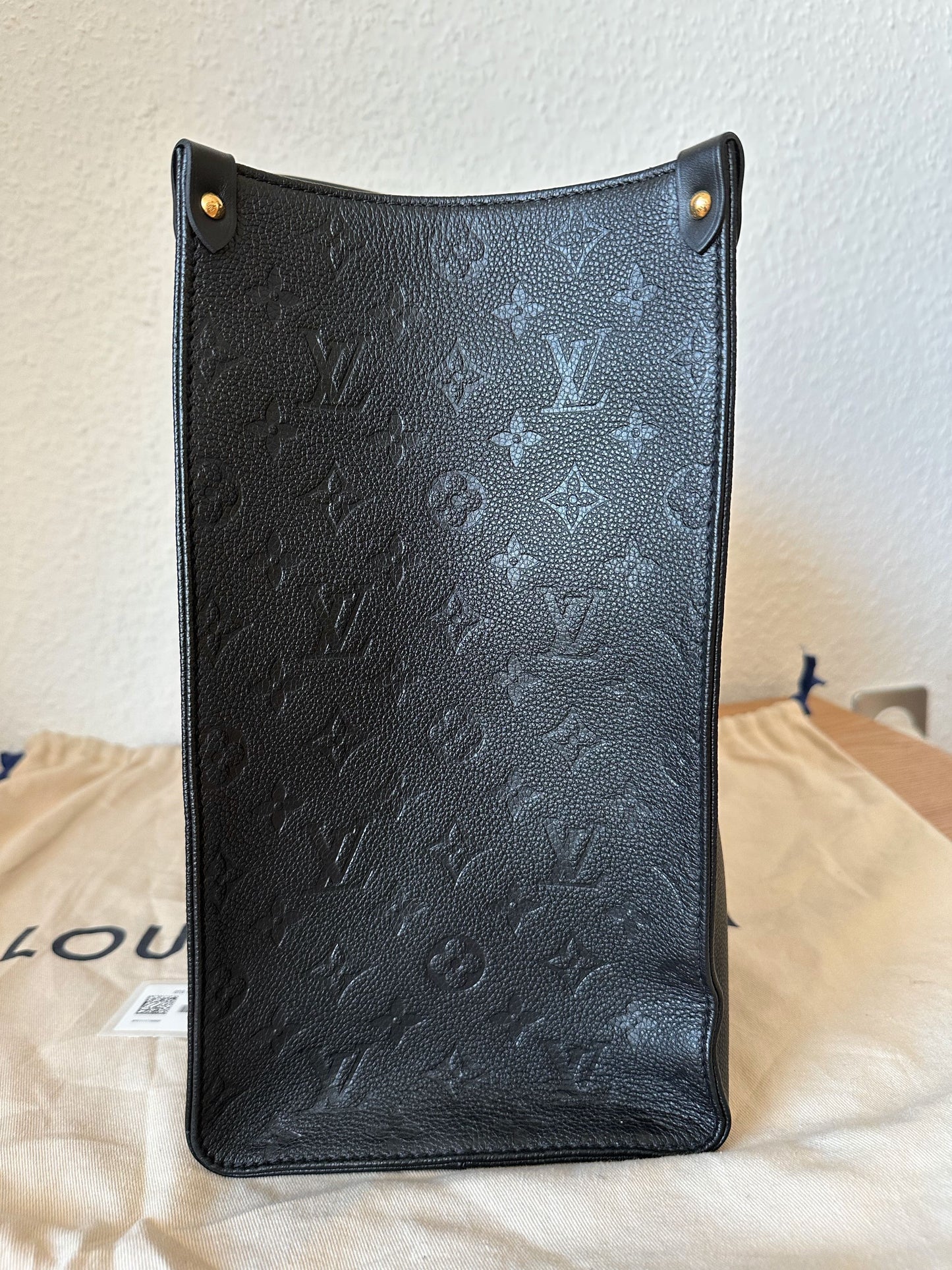 Sac Louis Vuitton On The Go GM en cuir noir