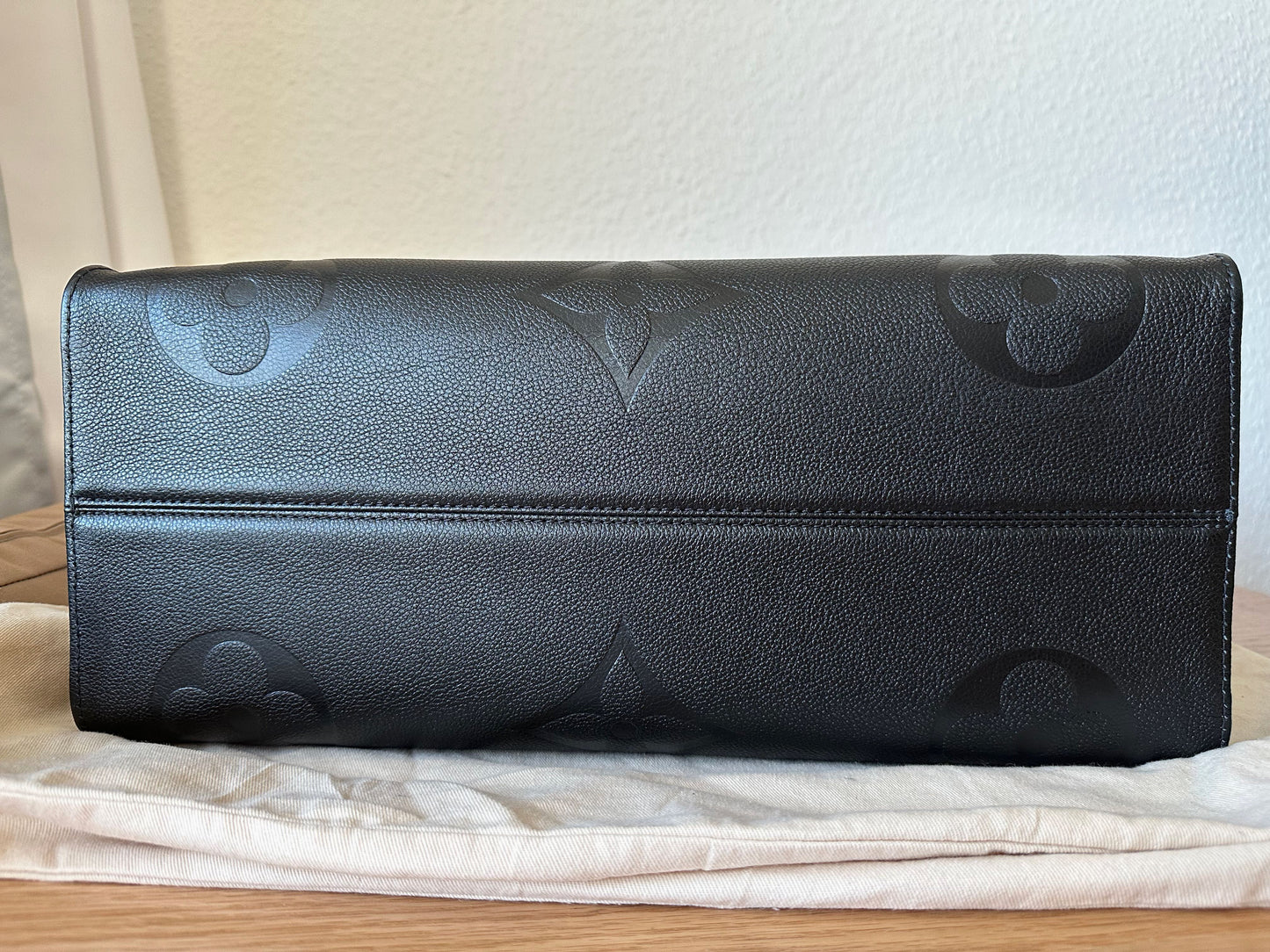 Sac Louis Vuitton On The Go GM en cuir noir
