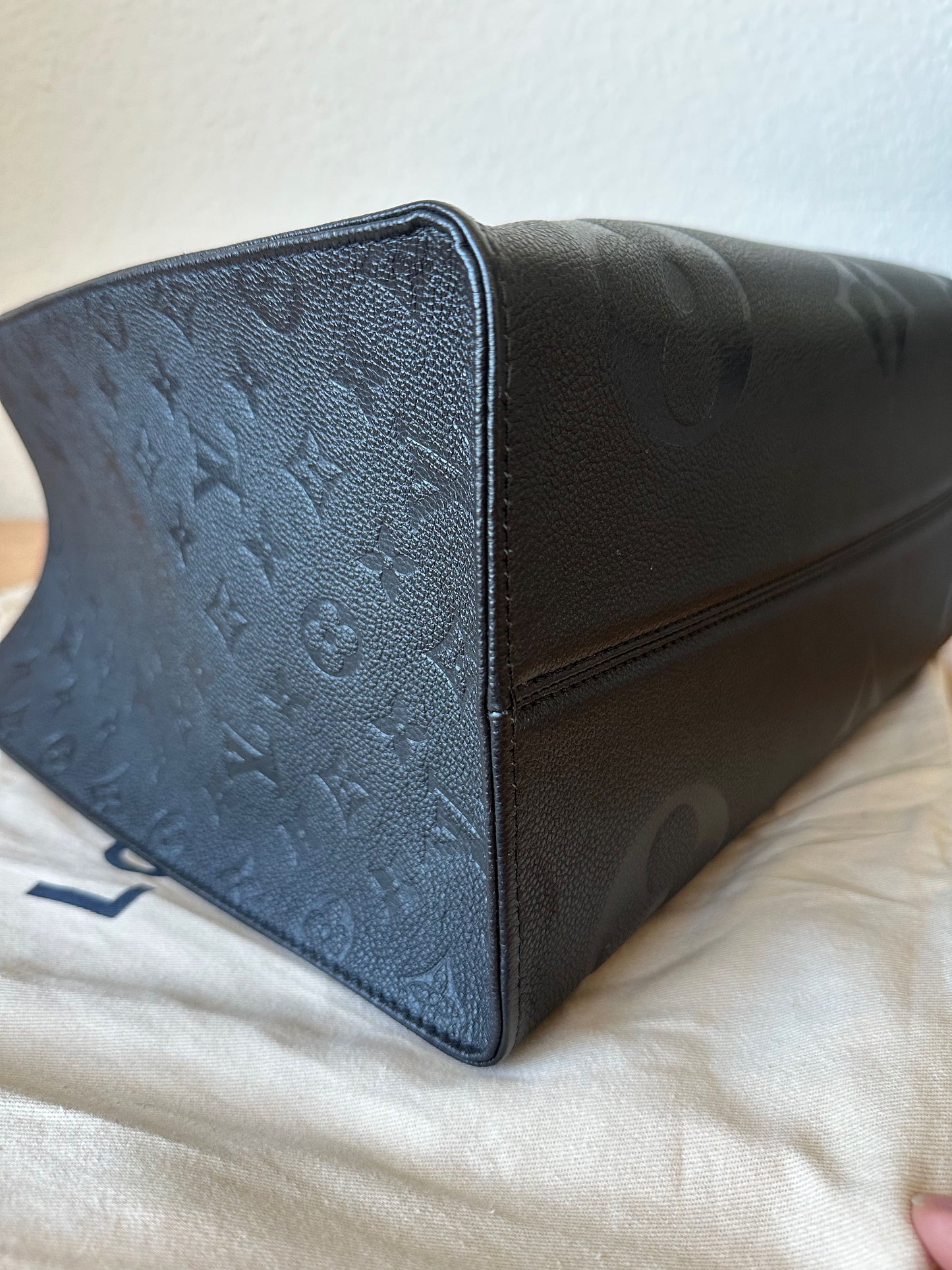 Sac Louis Vuitton On The Go GM en cuir noir