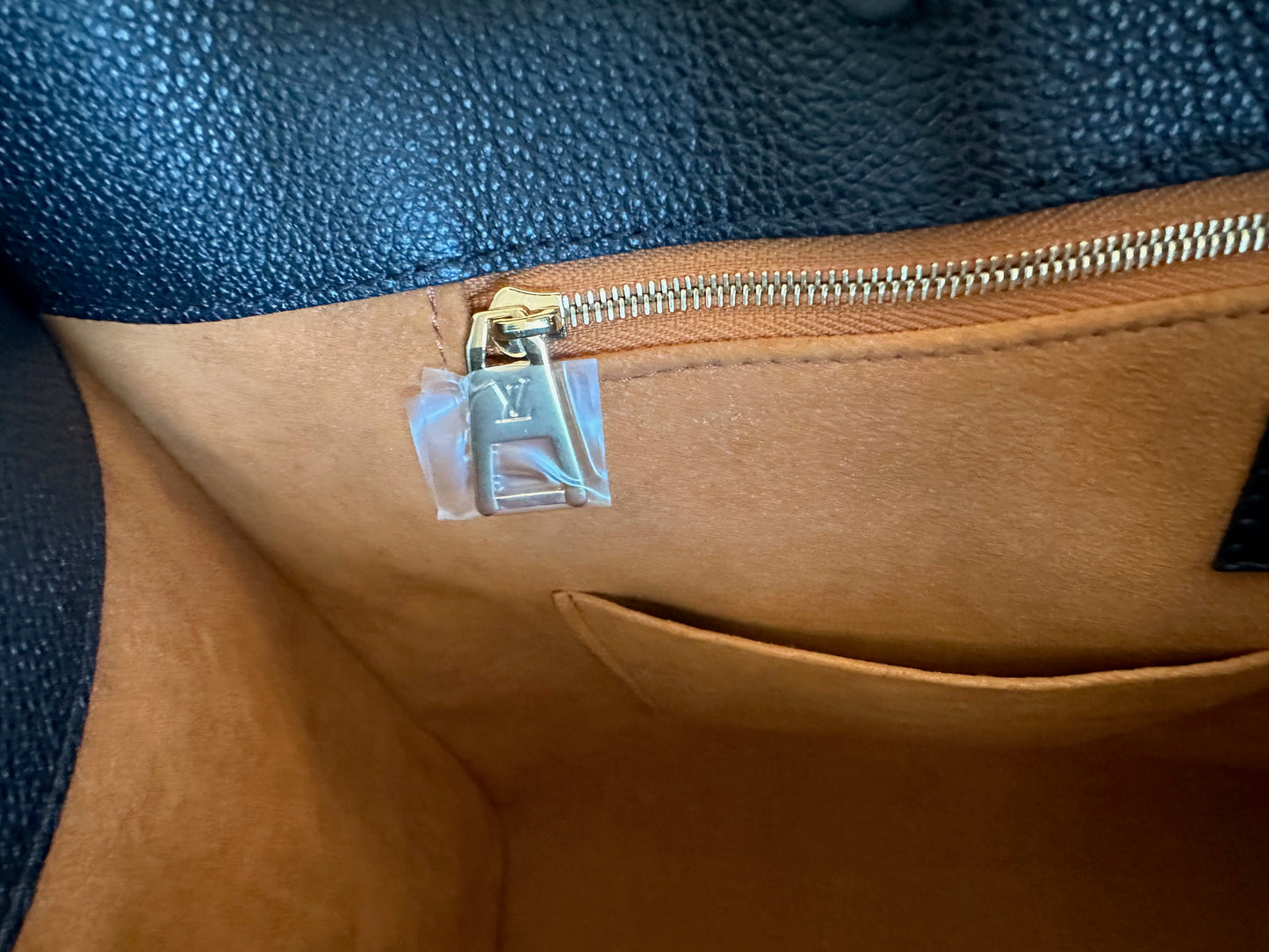 Sac Louis Vuitton On The Go GM en cuir noir