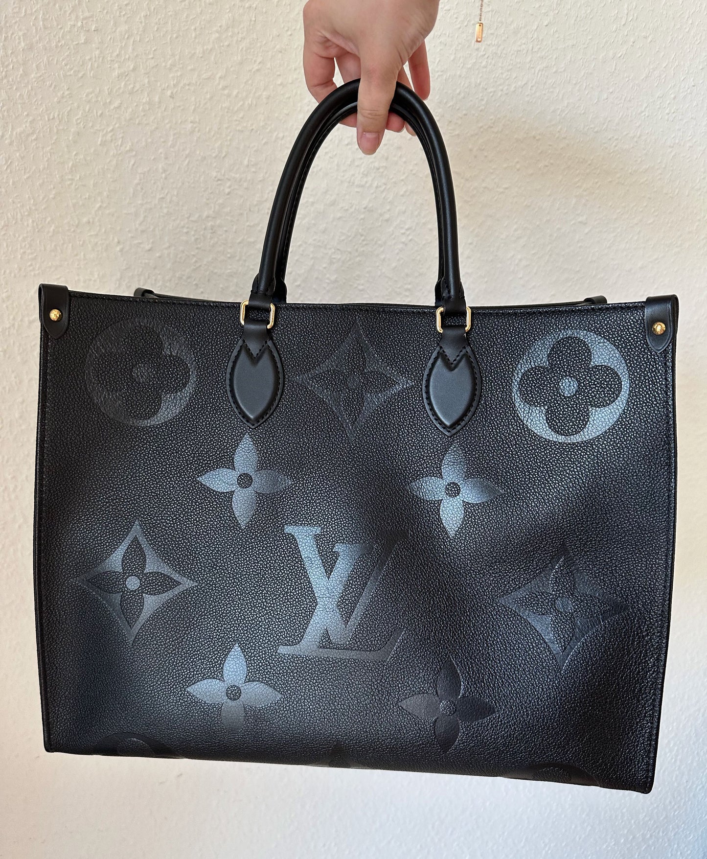 Sac Louis Vuitton On The Go GM en cuir noir