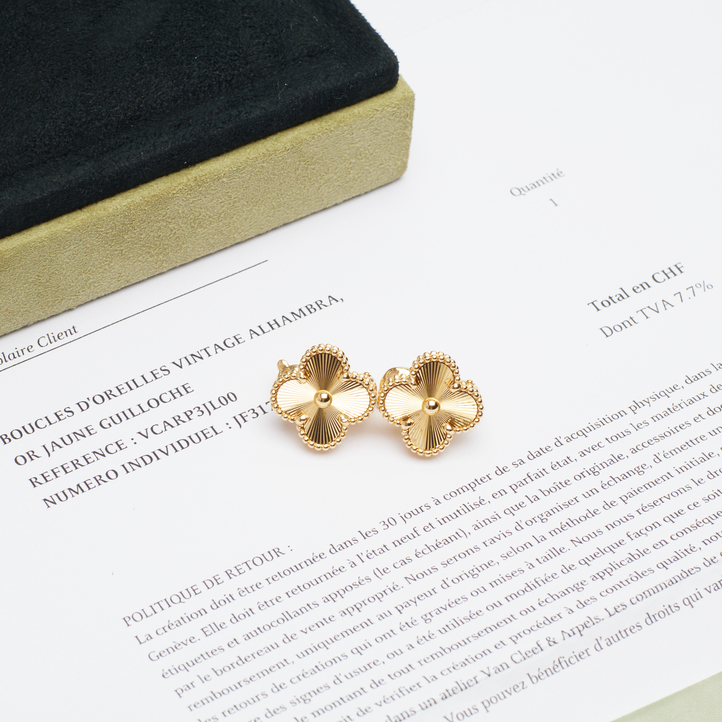 Boucles d’oreilles Van Cleef & Arpels Vintage Alhambra Guilloché en or jaune