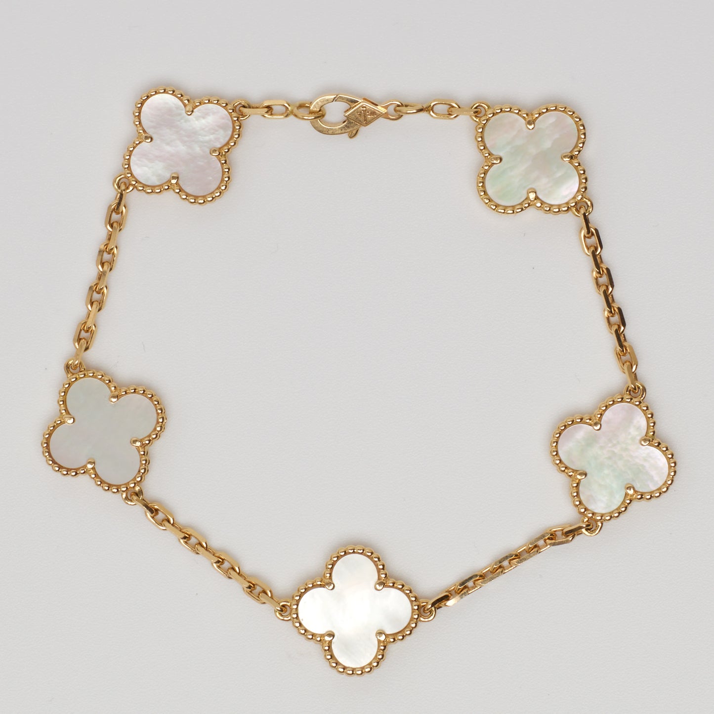 Bracelet Van Cleef & Arpels Vintage Alhambra 5 motifs nacre en or jaune