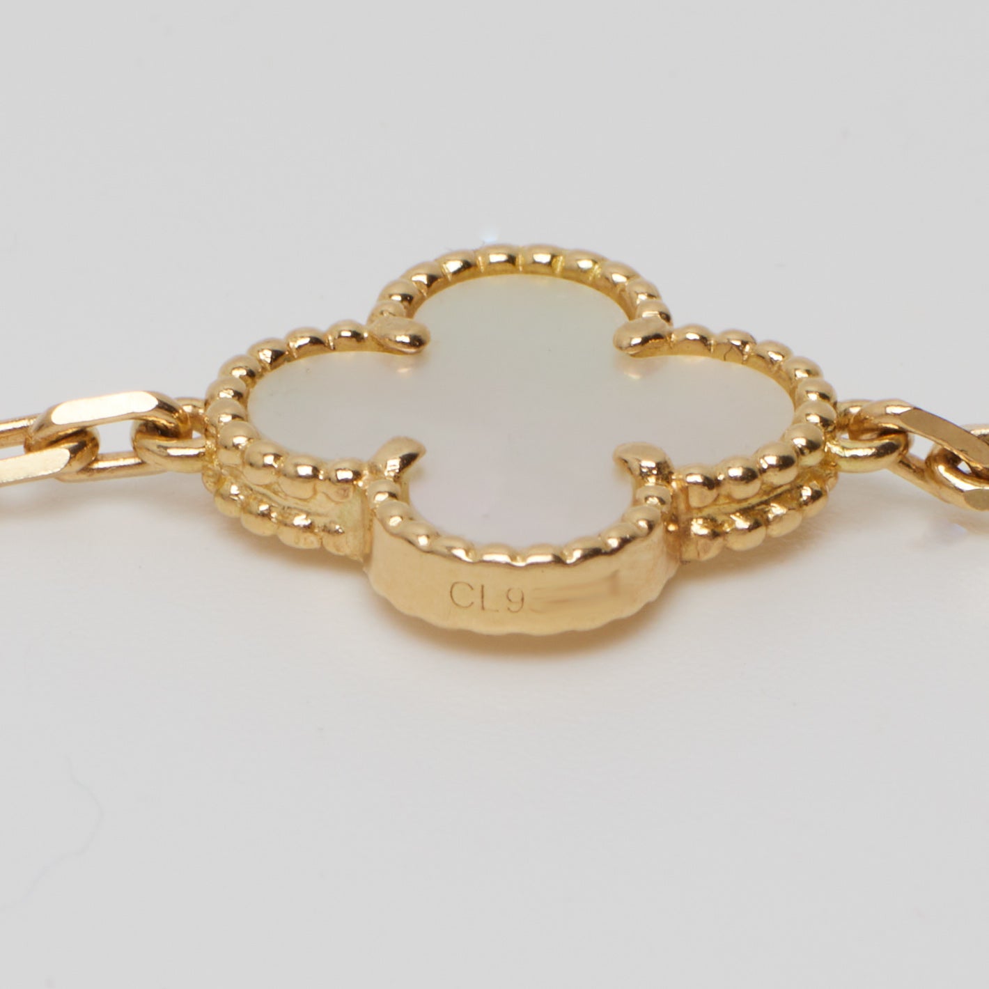 Bracelet Van Cleef & Arpels Vintage Alhambra 5 motifs nacre en or jaune