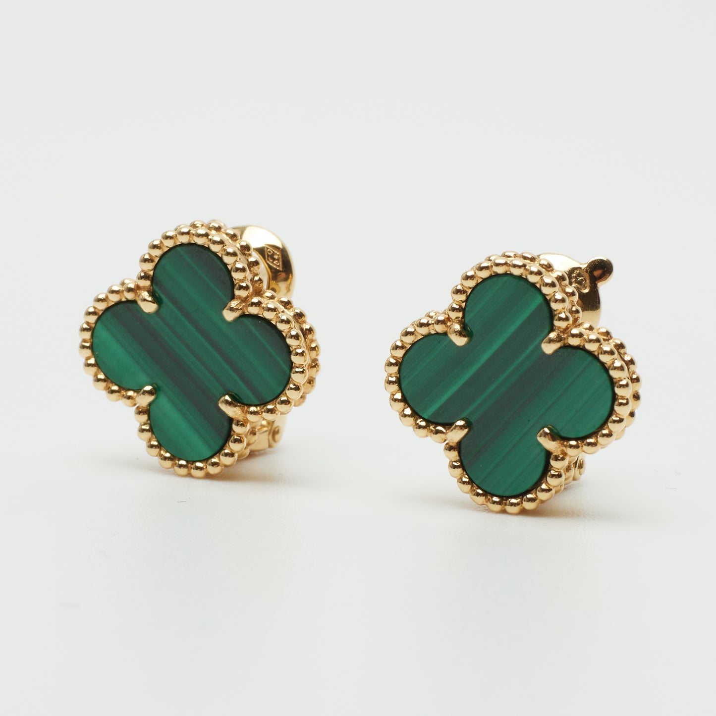Boucles d’oreilles Van Cleef & Arpels Vintage Alhambra Malachite en or jaune
