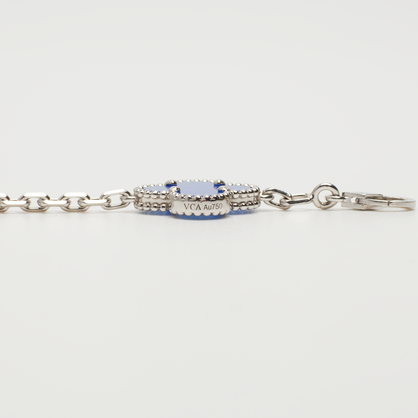 Bracelet Van Cleef & Arpels Vintage Alhambra 5 motifs agate bleu en or blanc Special Order
