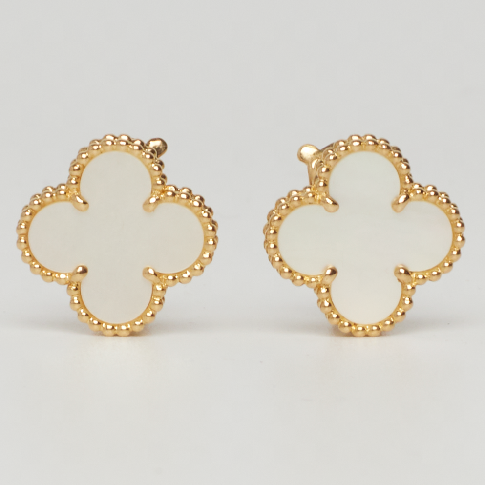 Boucles d’oreilles Van Cleef & Arpels Vintage Alhambra Nacre en or jaune