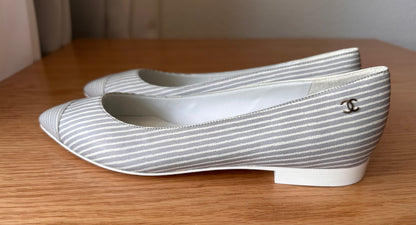 Chanel gray and white leather ballerinas