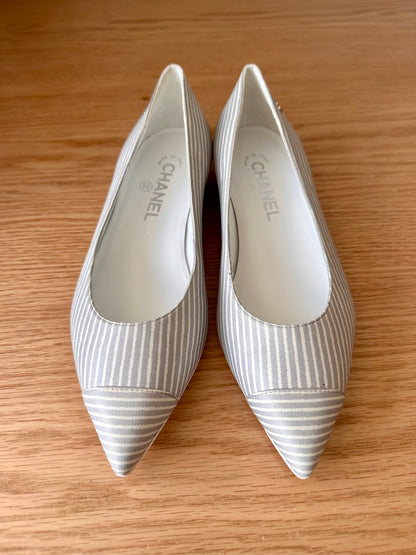 Chanel gray and white leather ballerinas