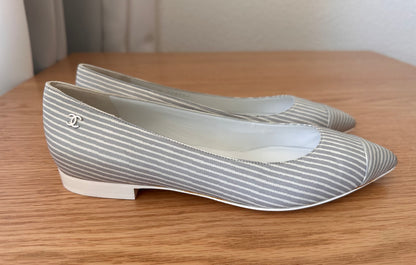 Chanel gray and white leather ballerinas