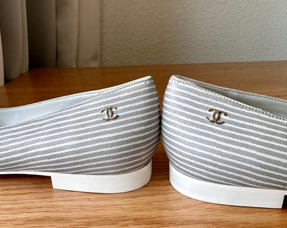 Chanel gray and white leather ballerinas