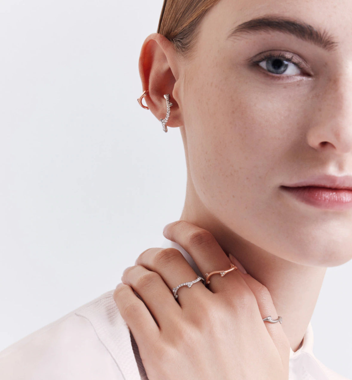 Bague Dior Bois de rose en or blanc et diamants taille 56
