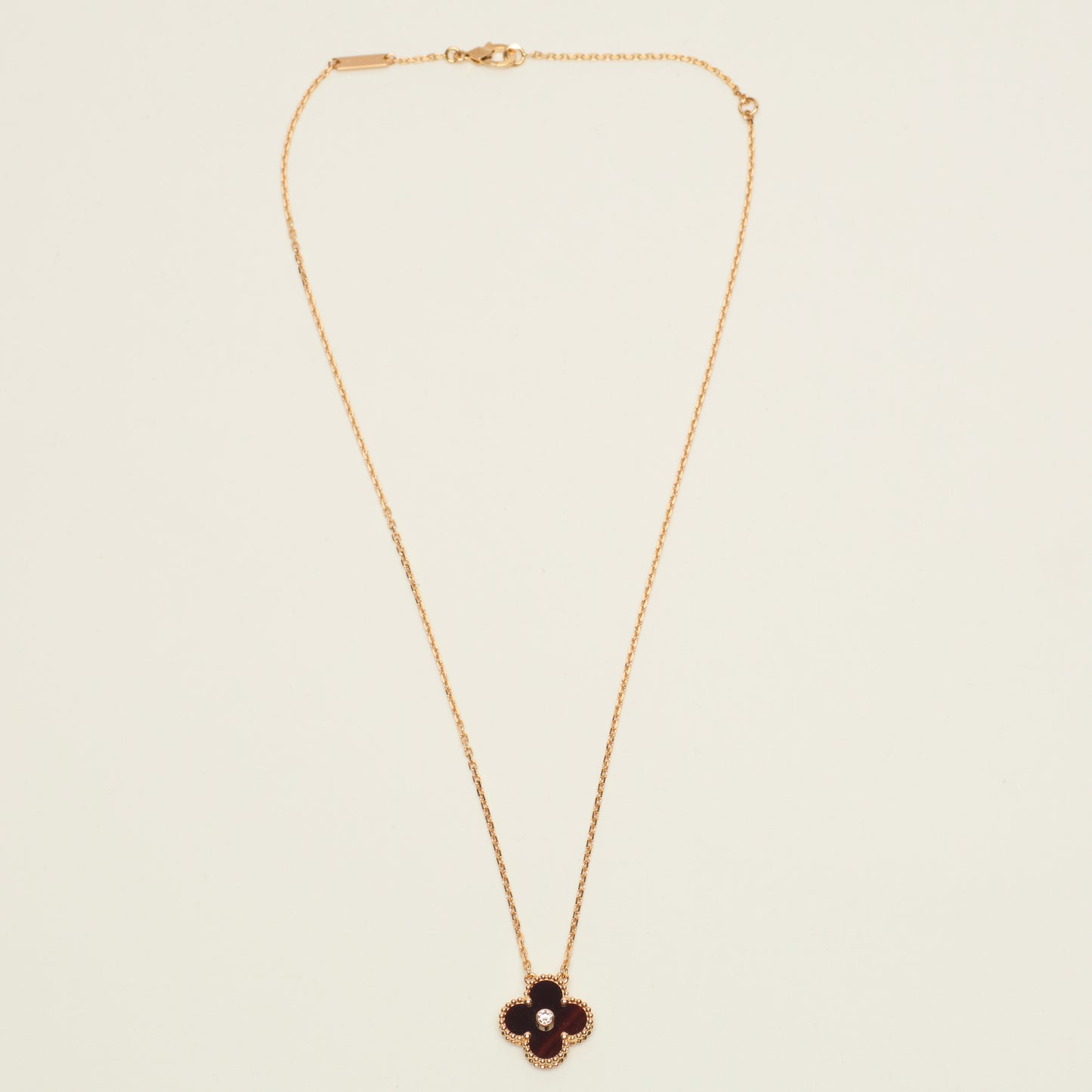 Collier Van Cleef & Arpels Alhambra Holiday Pendant diamant oeil de tigre en or rose