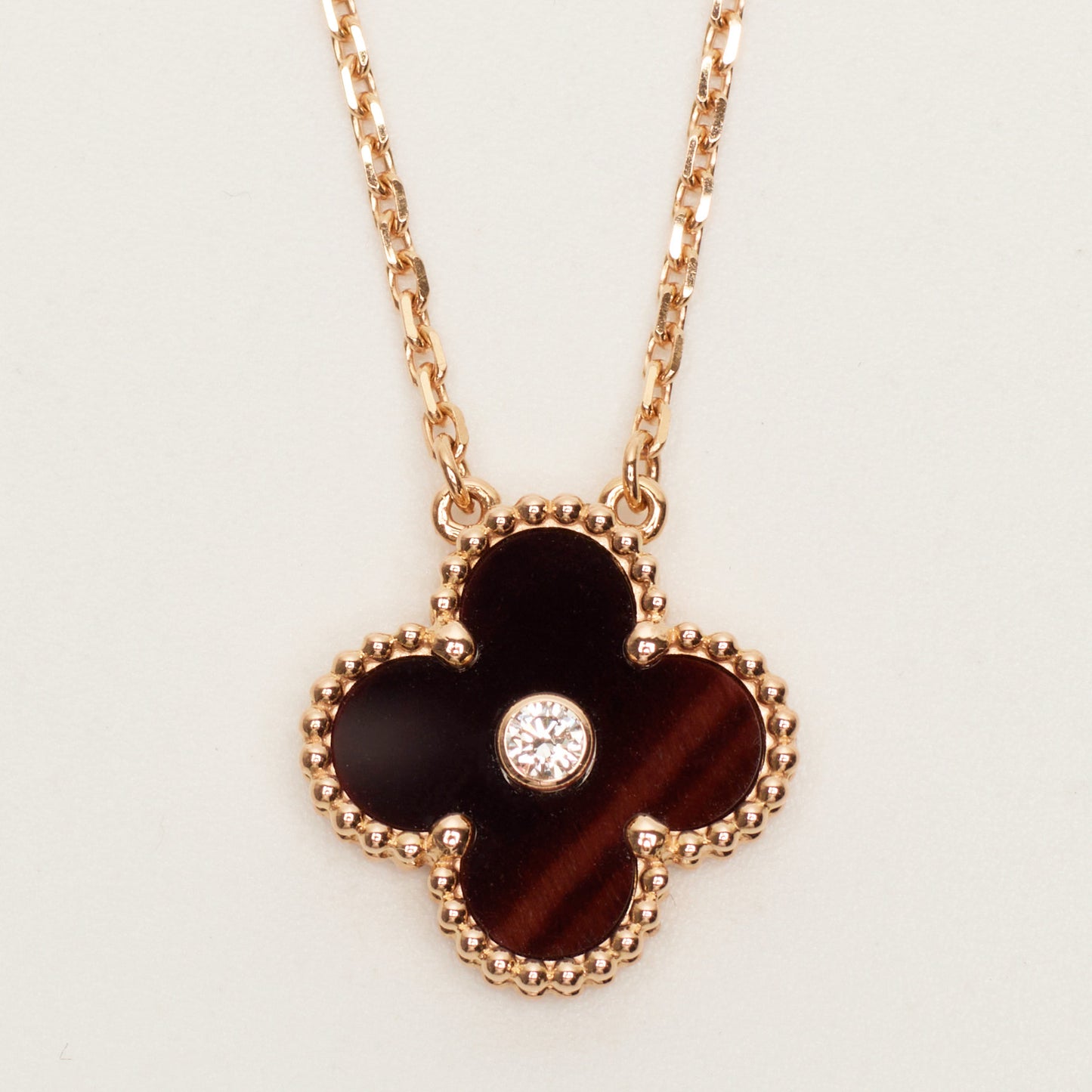 Collier Van Cleef & Arpels Alhambra Holiday Pendant diamant oeil de tigre en or rose