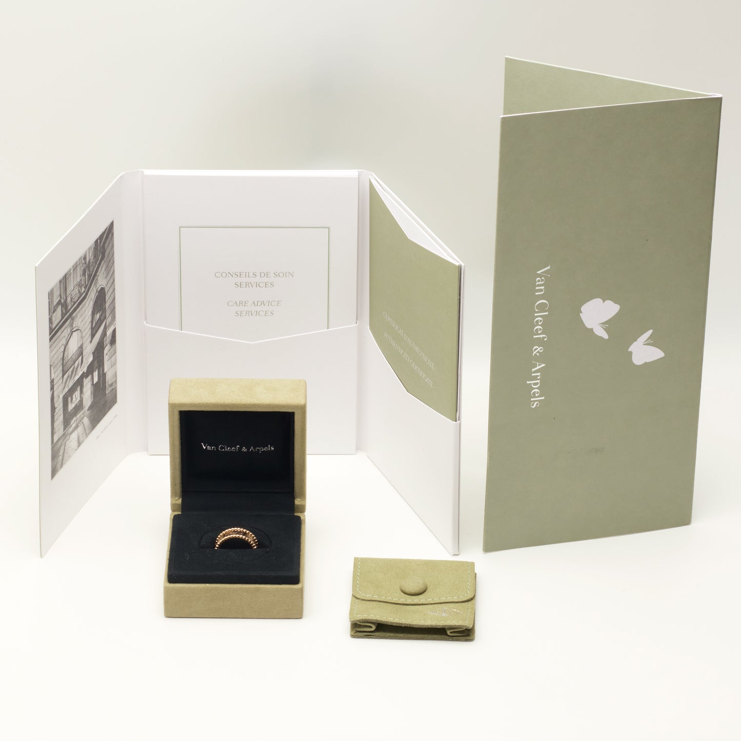 Bague Van Cleef & Arpels Perlée Signature en or jaune