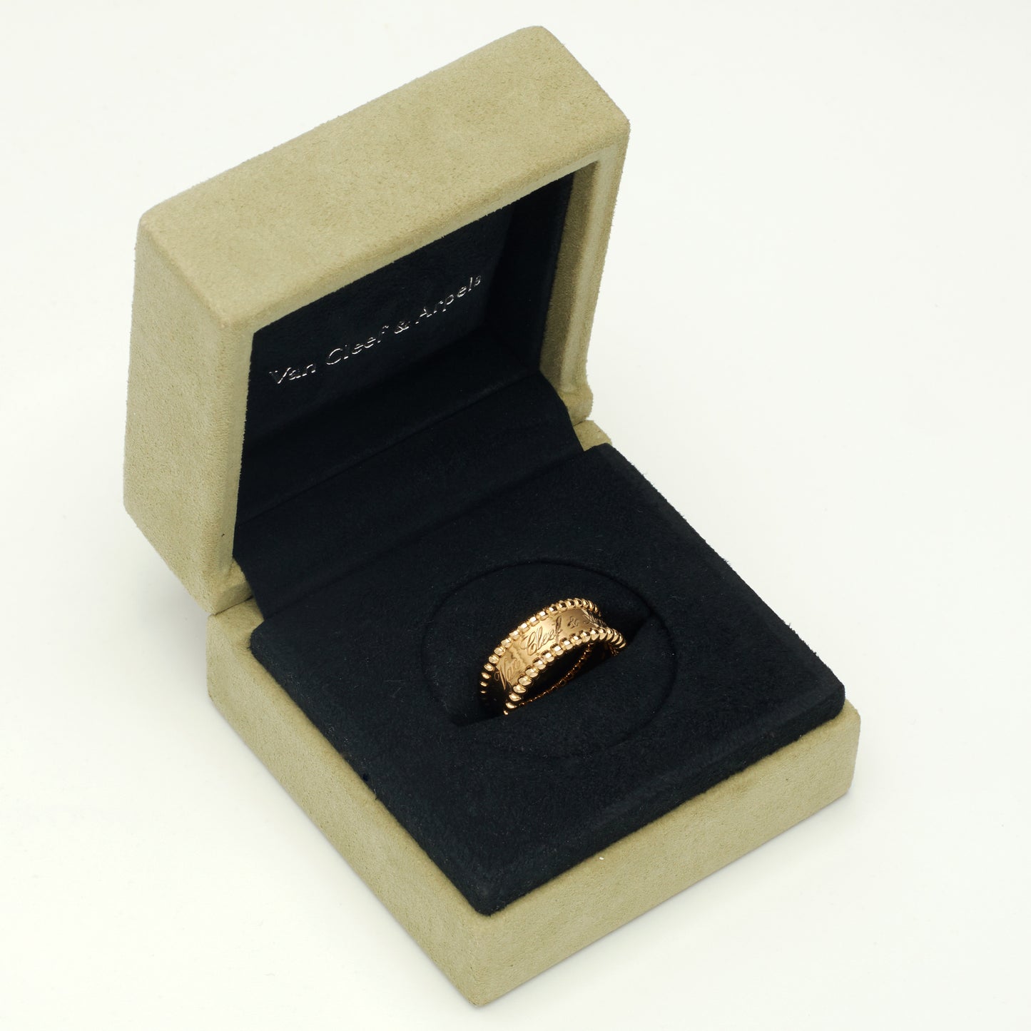 Bague Van Cleef & Arpels Perlée Signature en or jaune