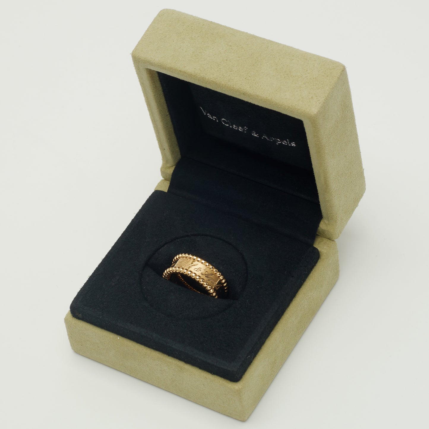 Bague Van Cleef & Arpels Perlée Signature en or jaune