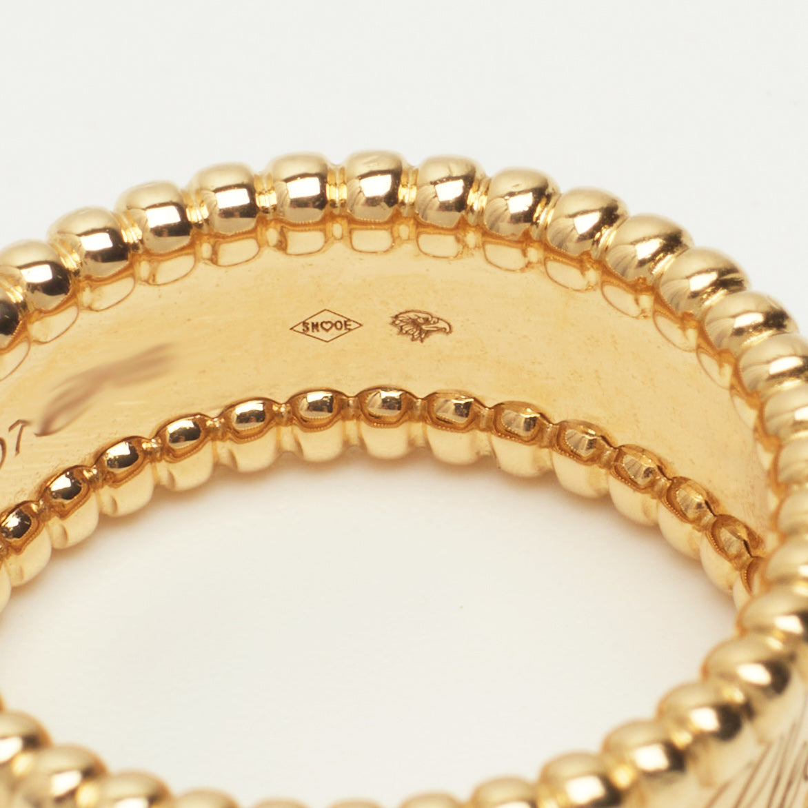 Bague Van Cleef & Arpels Perlée Signature en or jaune