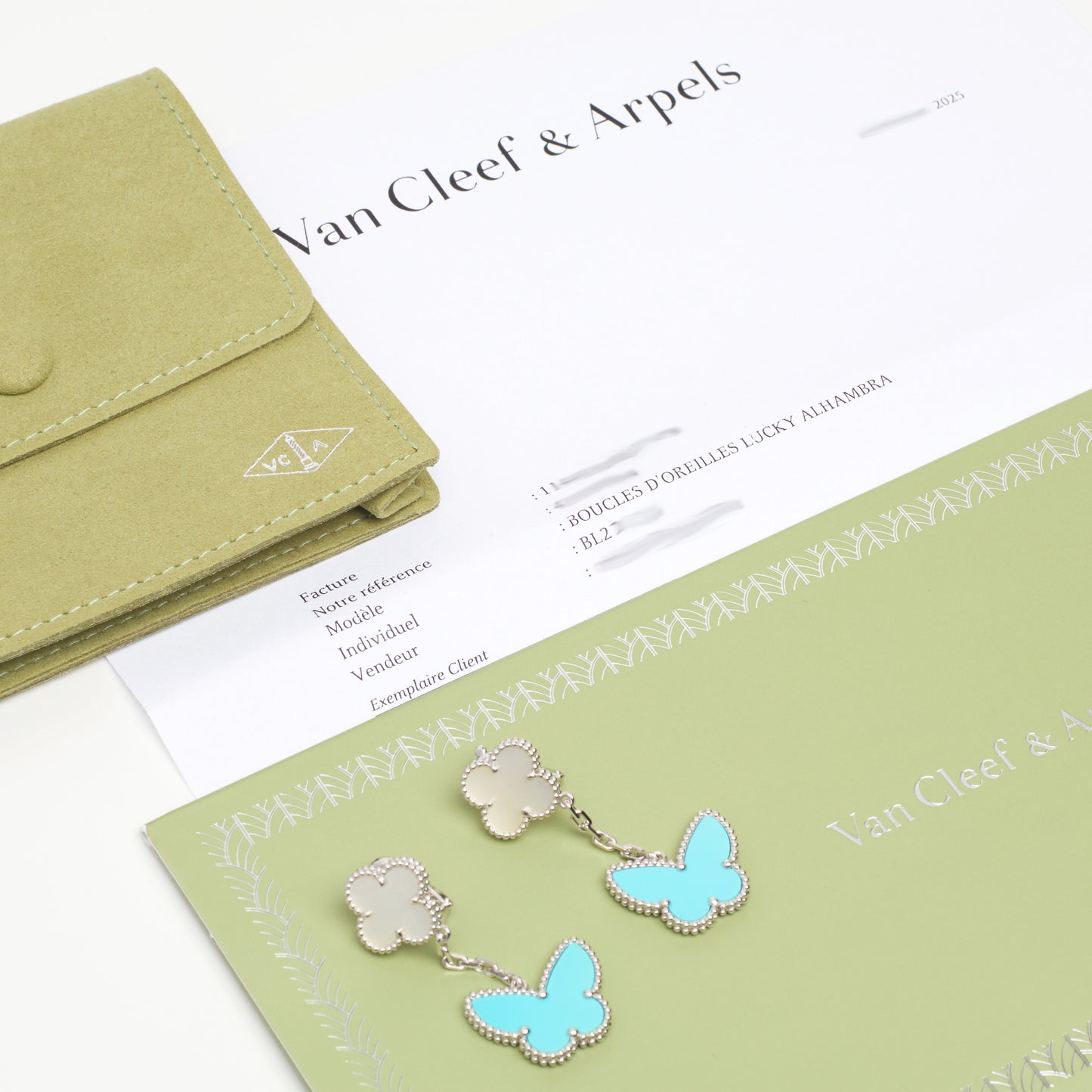 Boucles d’oreilles Van Cleef & Arpels Lucky Alhambra turquoise et nacre en or blanc