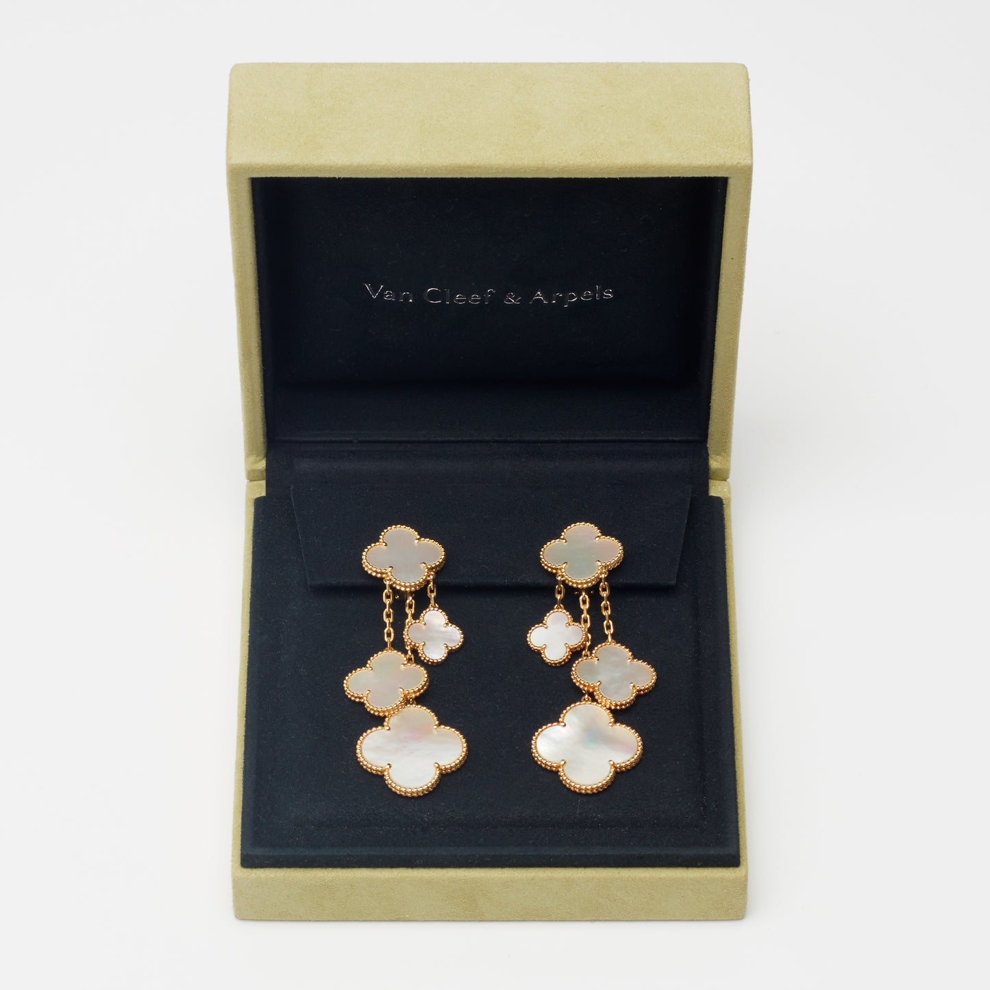 Boucles d’oreilles Van Cleef & Arpels Magic Alhambra 4 motifs