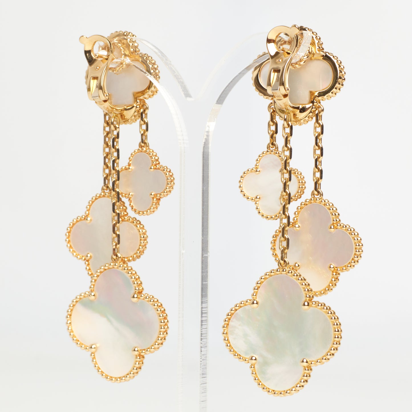 Boucles d’oreilles Van Cleef & Arpels Magic Alhambra 4 motifs