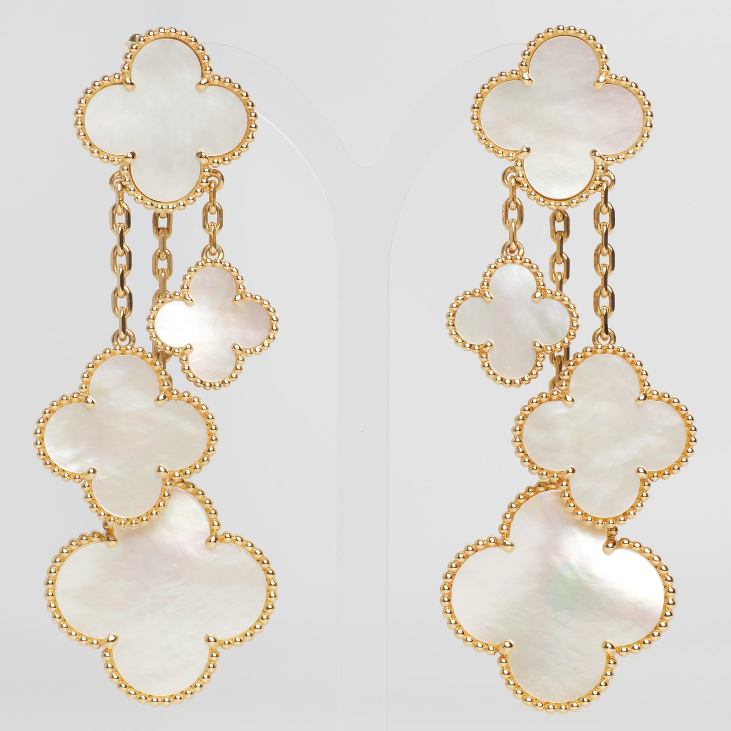Boucles d’oreilles Van Cleef & Arpels Magic Alhambra 4 motifs