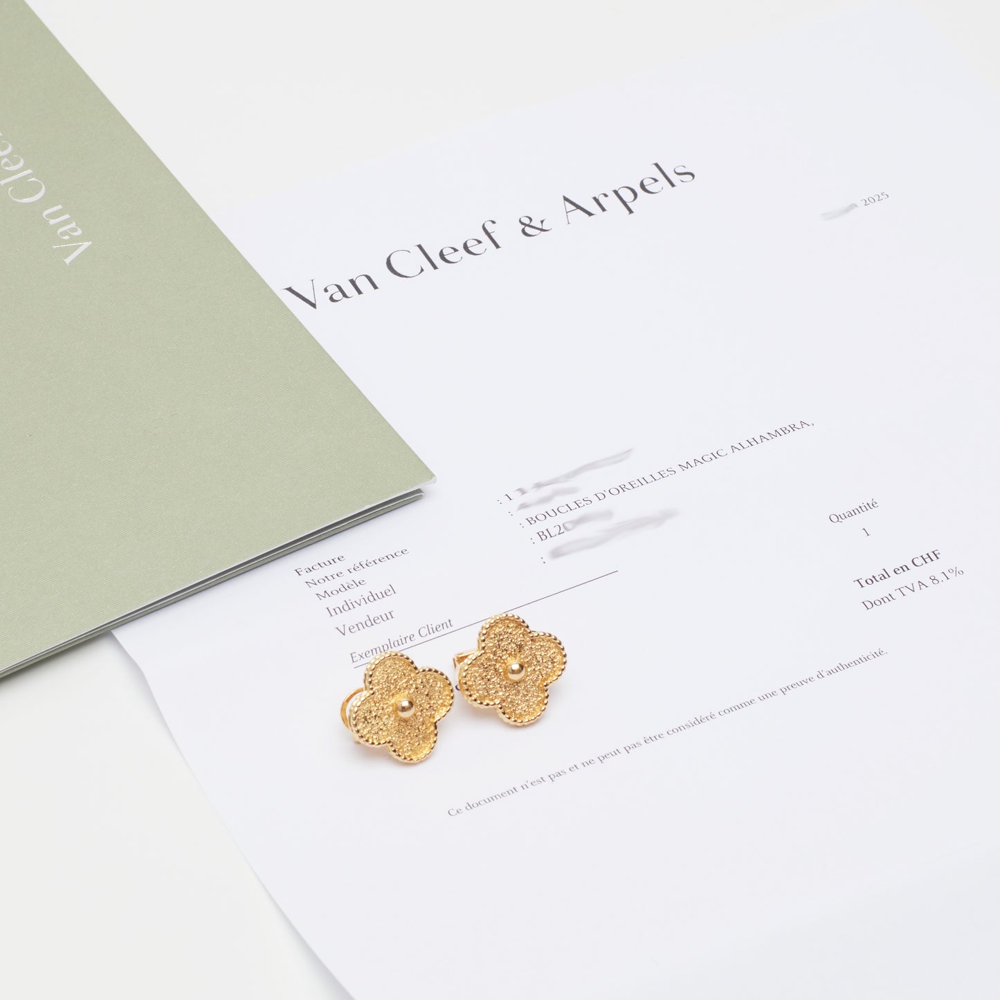 Boucles d’oreilles Van Cleef & Arpels Magic Alhambra