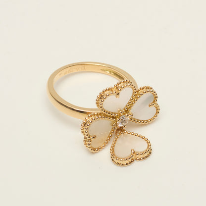 Bague Van Cleef & Arpels Sweet Hearts en or jaune, diamant et nacres