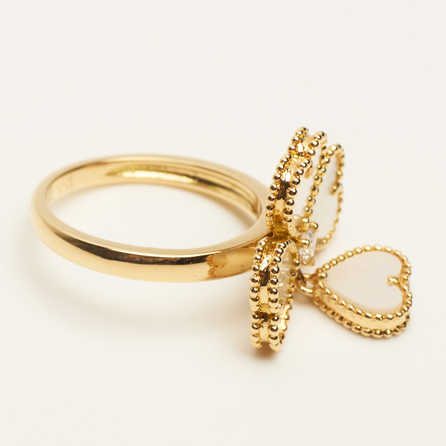 Bague Van Cleef & Arpels Sweet Hearts en or jaune, diamant et nacres