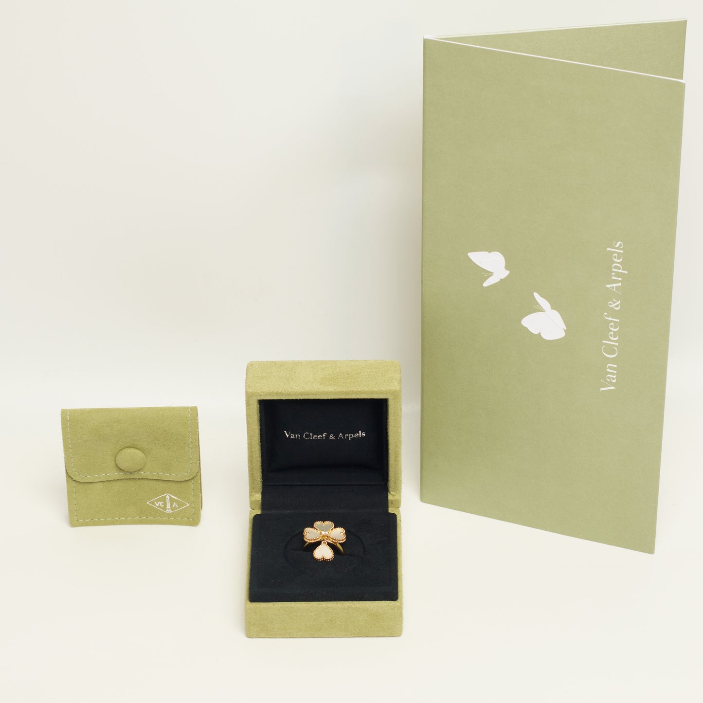 Bague Van Cleef & Arpels Sweet Hearts en or jaune, diamant et nacres