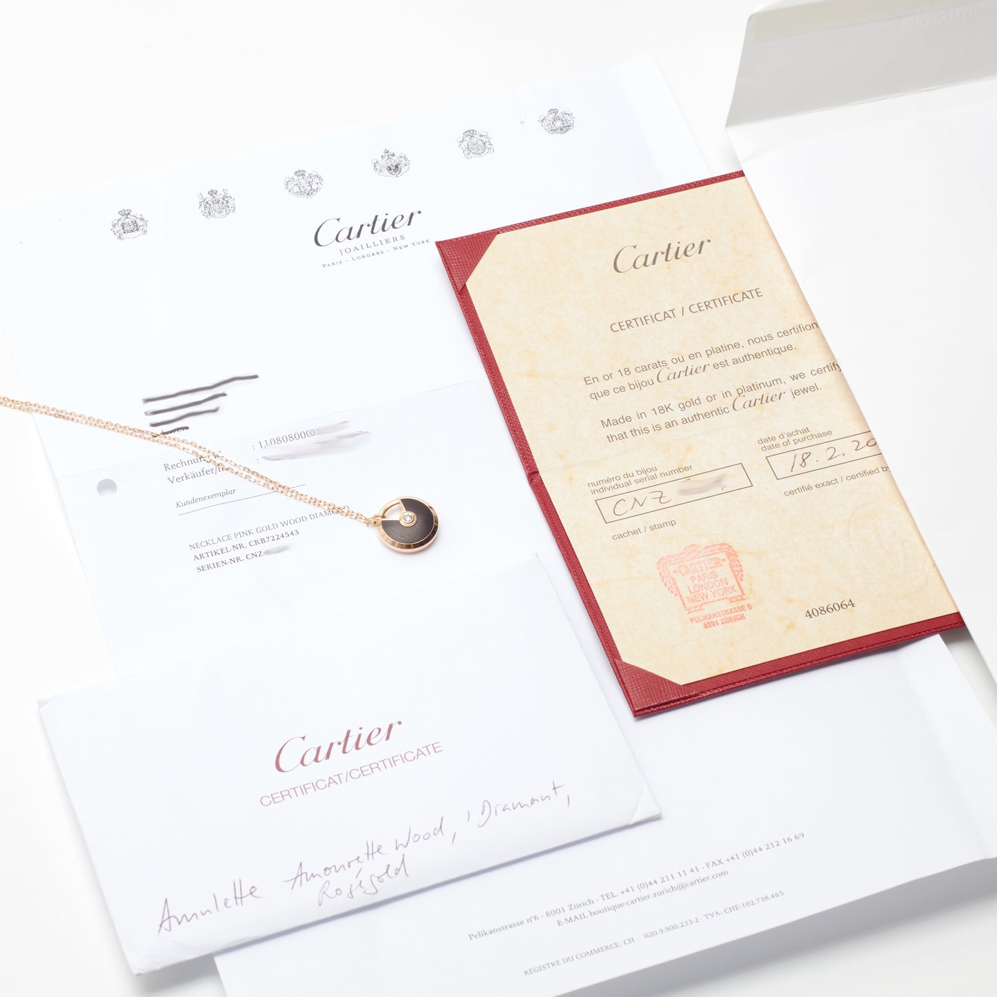 Sautoir Cartier Amulette PM en or rose et bois d'amourette