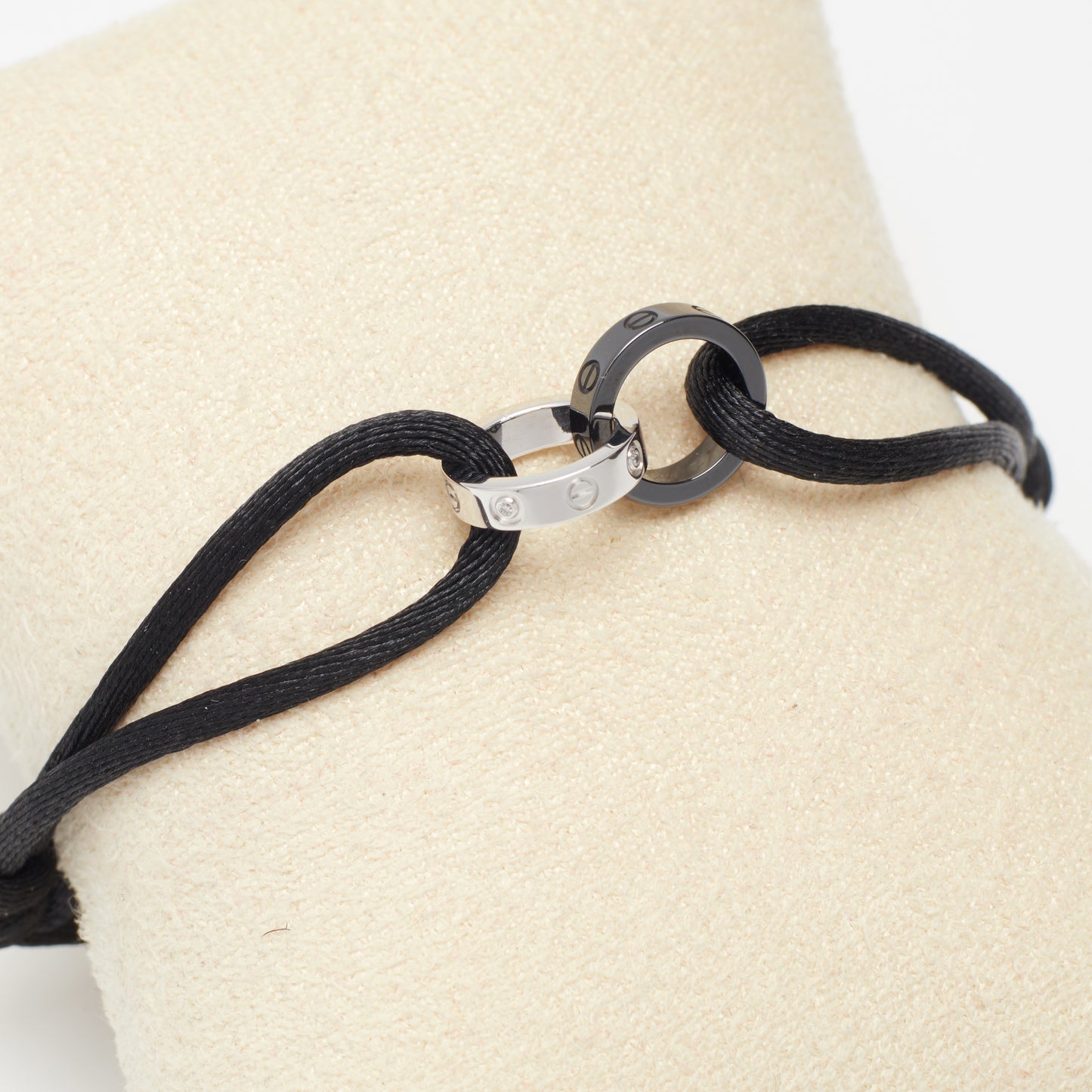 Bracelet Cartier Love Cord en or blanc et céramique
