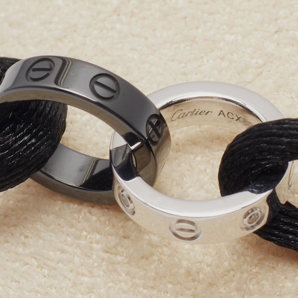 Bracelet Cartier Love Cord en or blanc et céramique