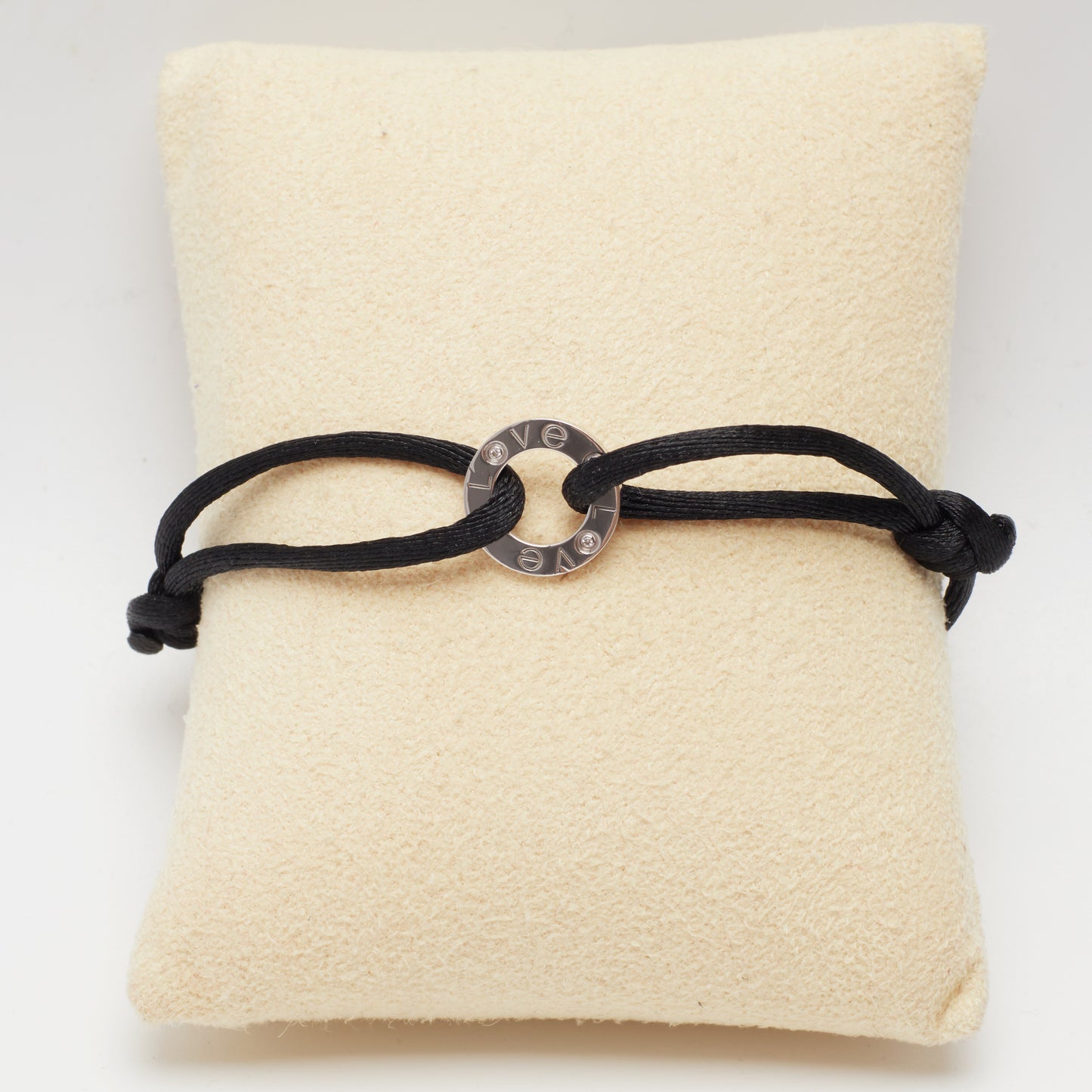 Bracelet Cartier Love Cord en or blanc et diamants