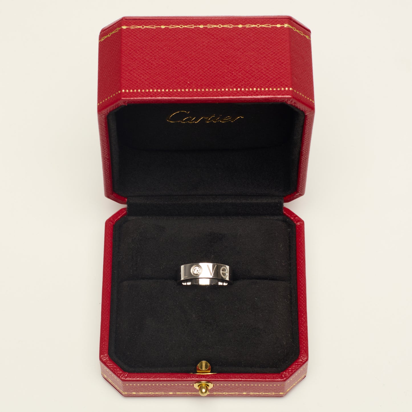 Bague Cartier Love Classique en or blanc et diamant taille 51