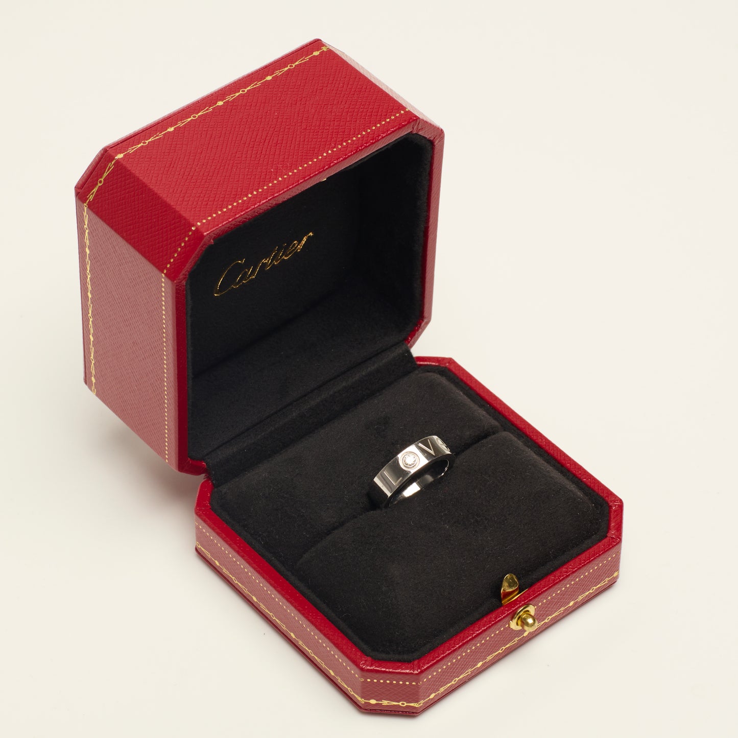 Bague Cartier Love Classique en or blanc et diamant taille 51