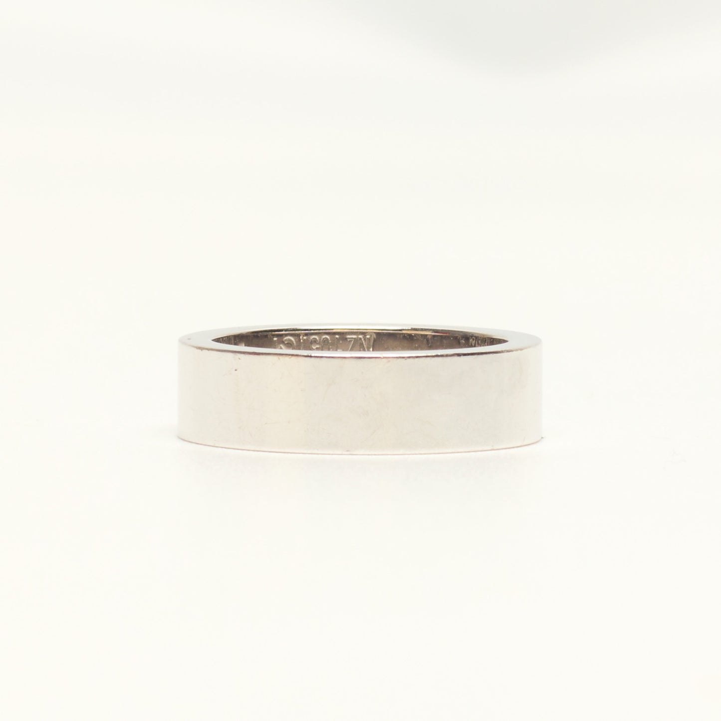 Bague Cartier Love Classique en or blanc et diamant taille 51