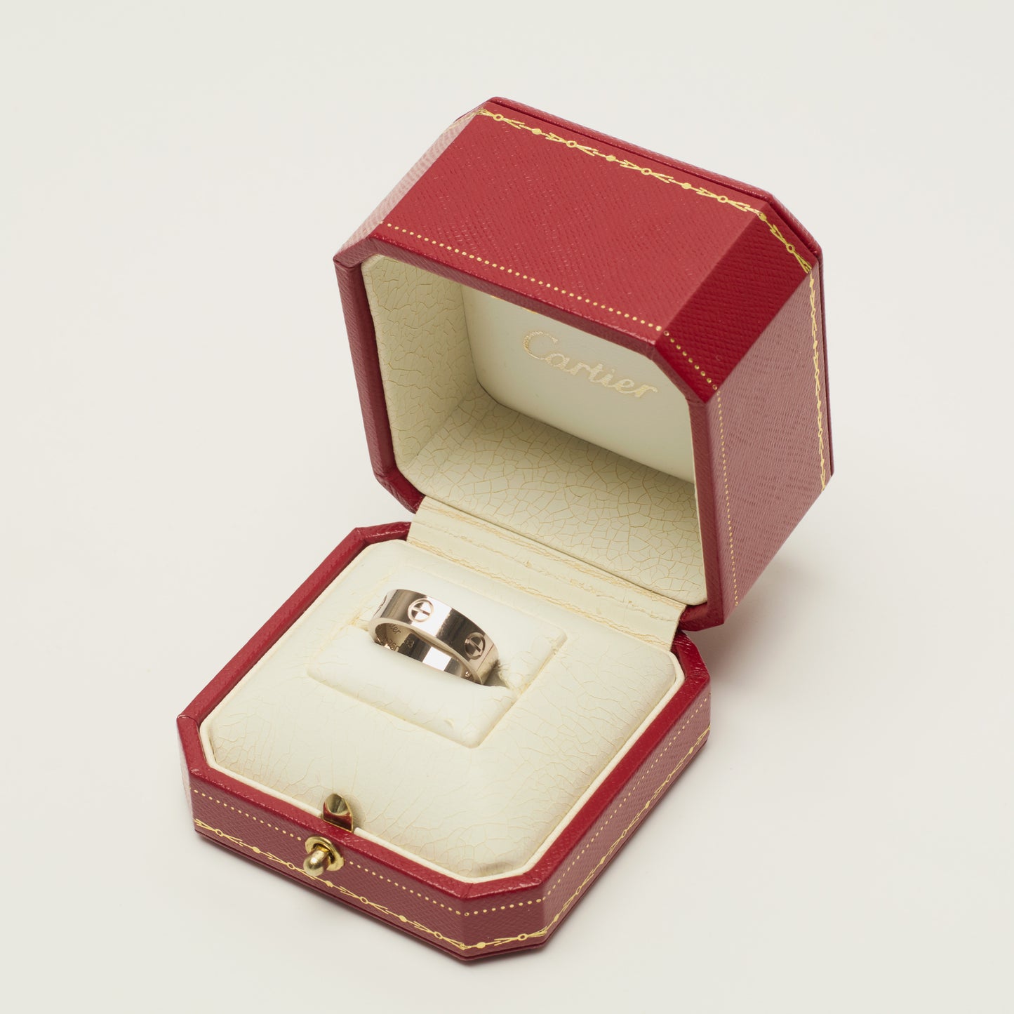 Bague Cartier Love Classique en or blanc taille 53