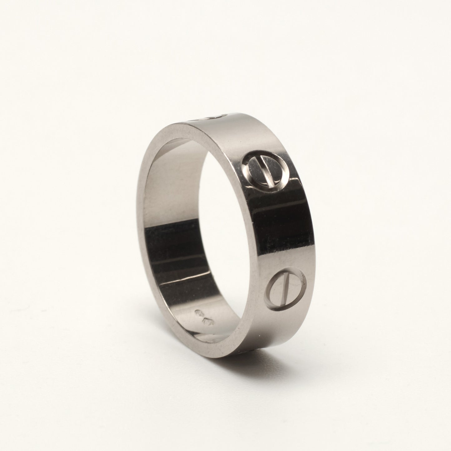 Bague Cartier Love Classique en or blanc taille 53