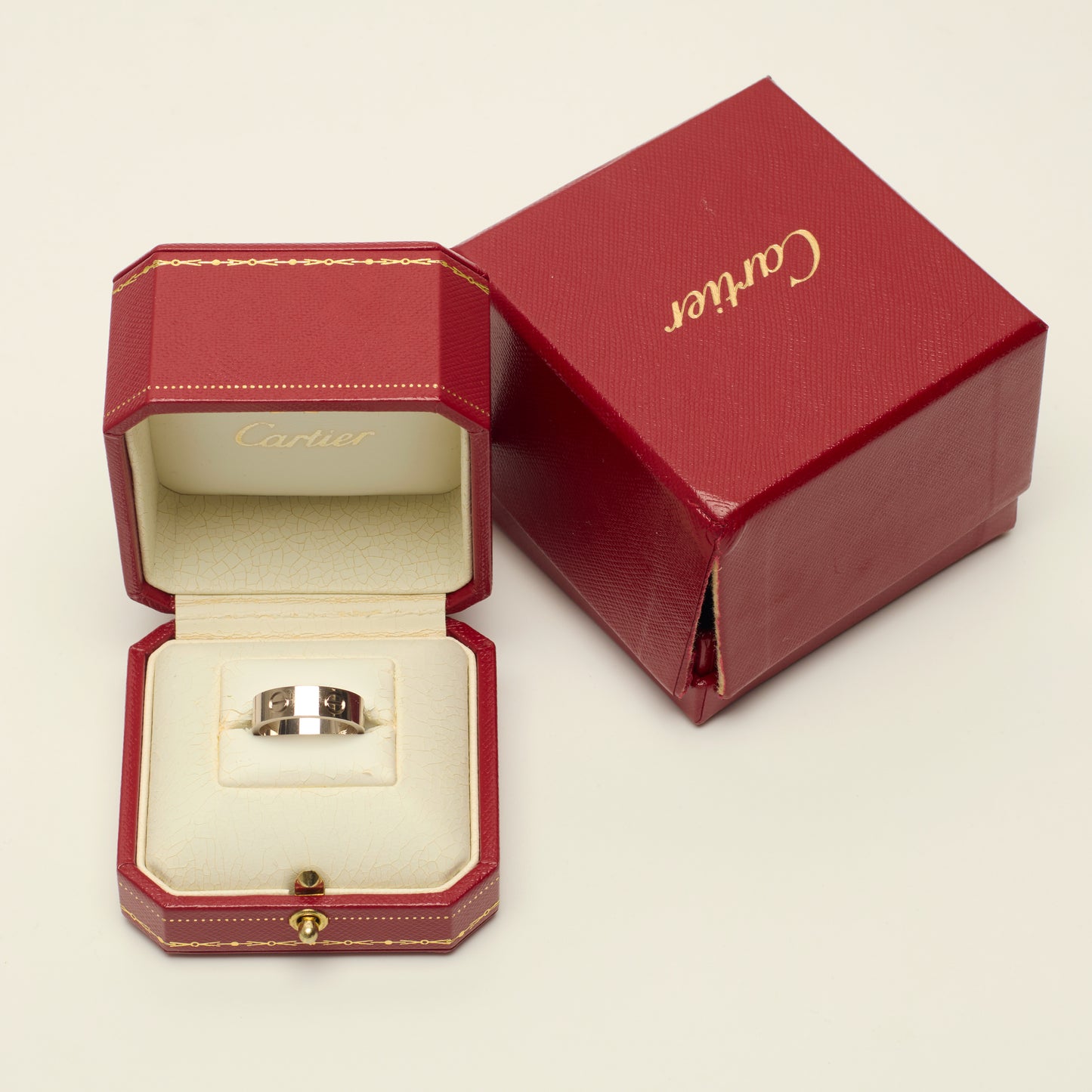 Bague Cartier Love Classique en or blanc taille 53