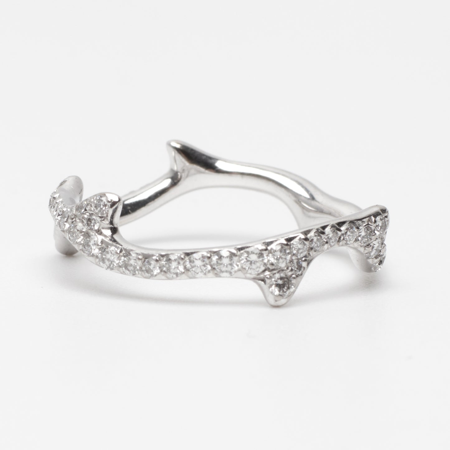 Bague Dior Bois de rose en or blanc et diamants taille 56