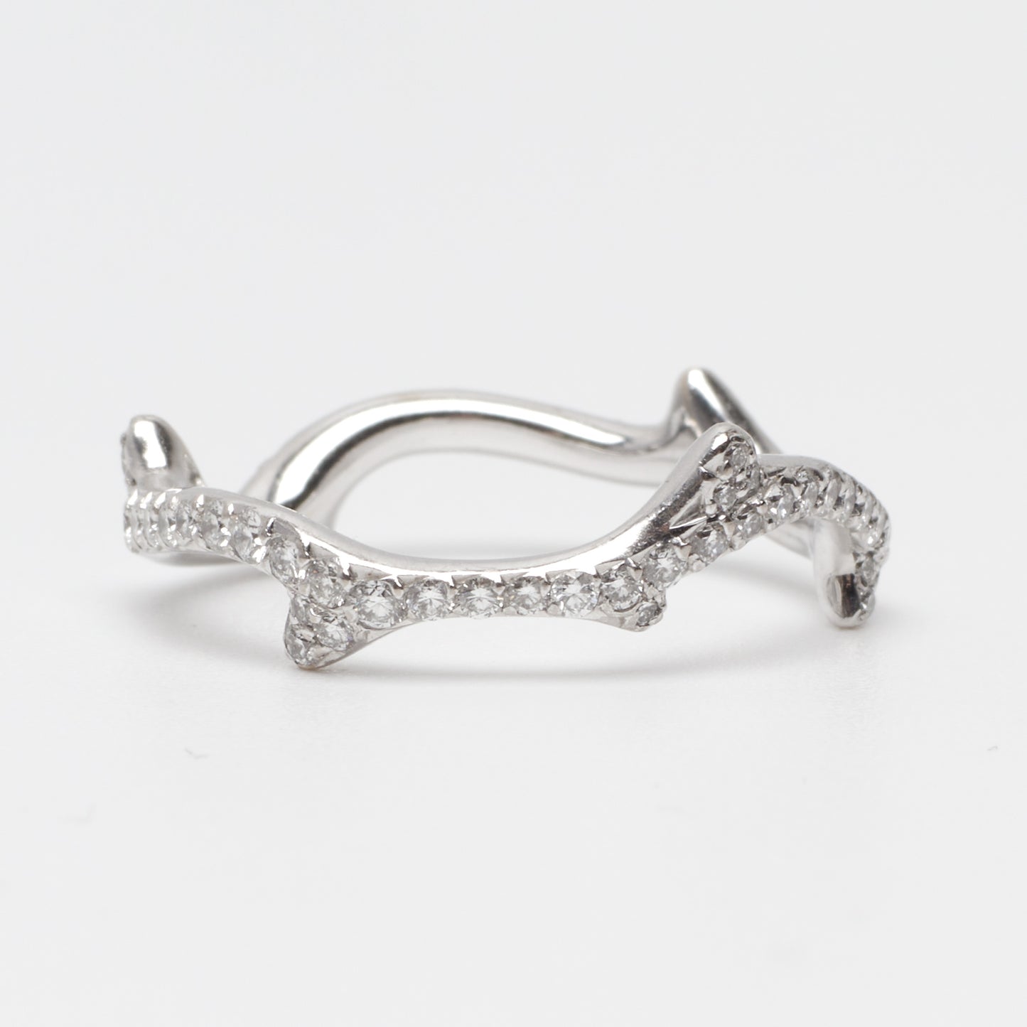 Bague Dior Bois de rose en or blanc et diamants taille 56