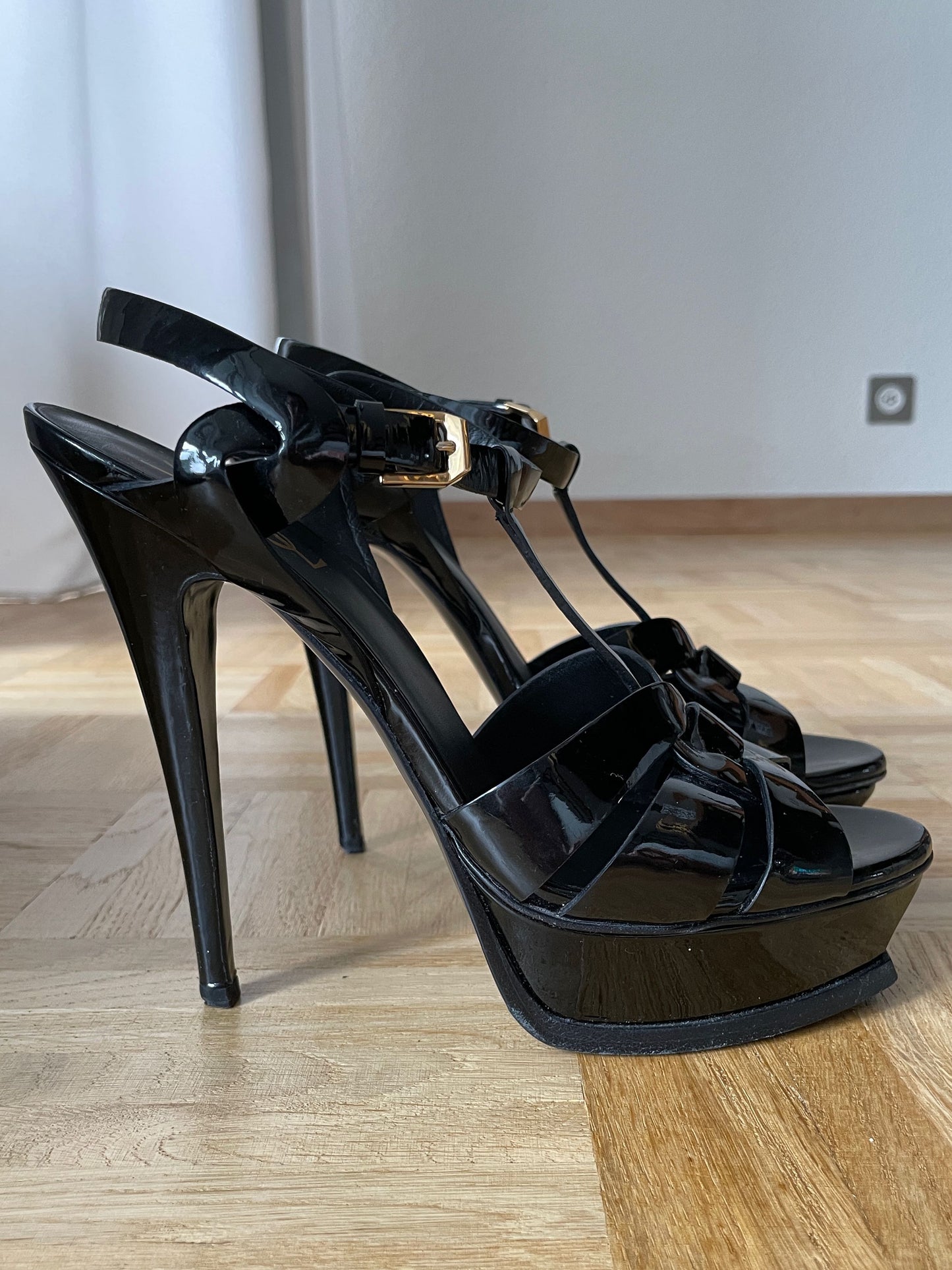 SAINT LAURENT Tribute black sandals 