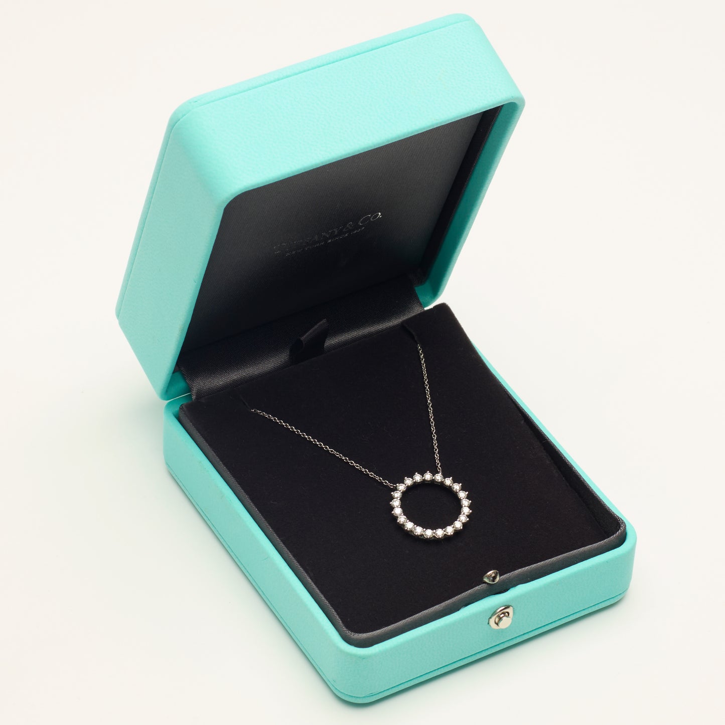 Collier Tiffany & Co Open Circle diamants en platine