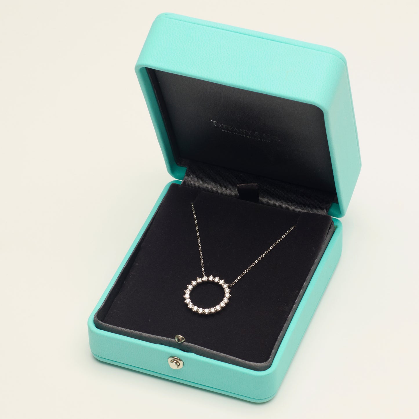 Collier Tiffany & Co Open Circle diamants en platine