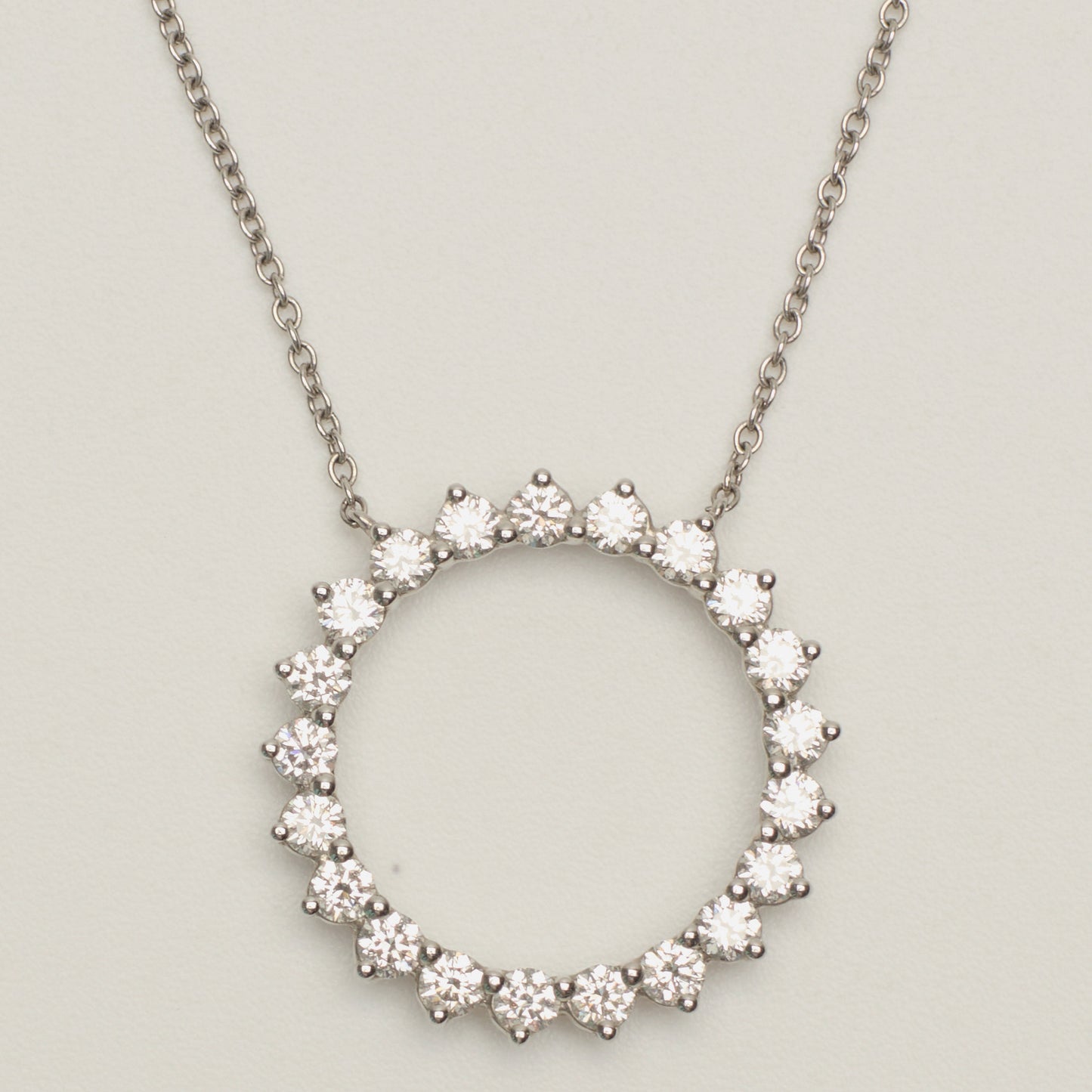 Collier Tiffany & Co Open Circle diamants en platine
