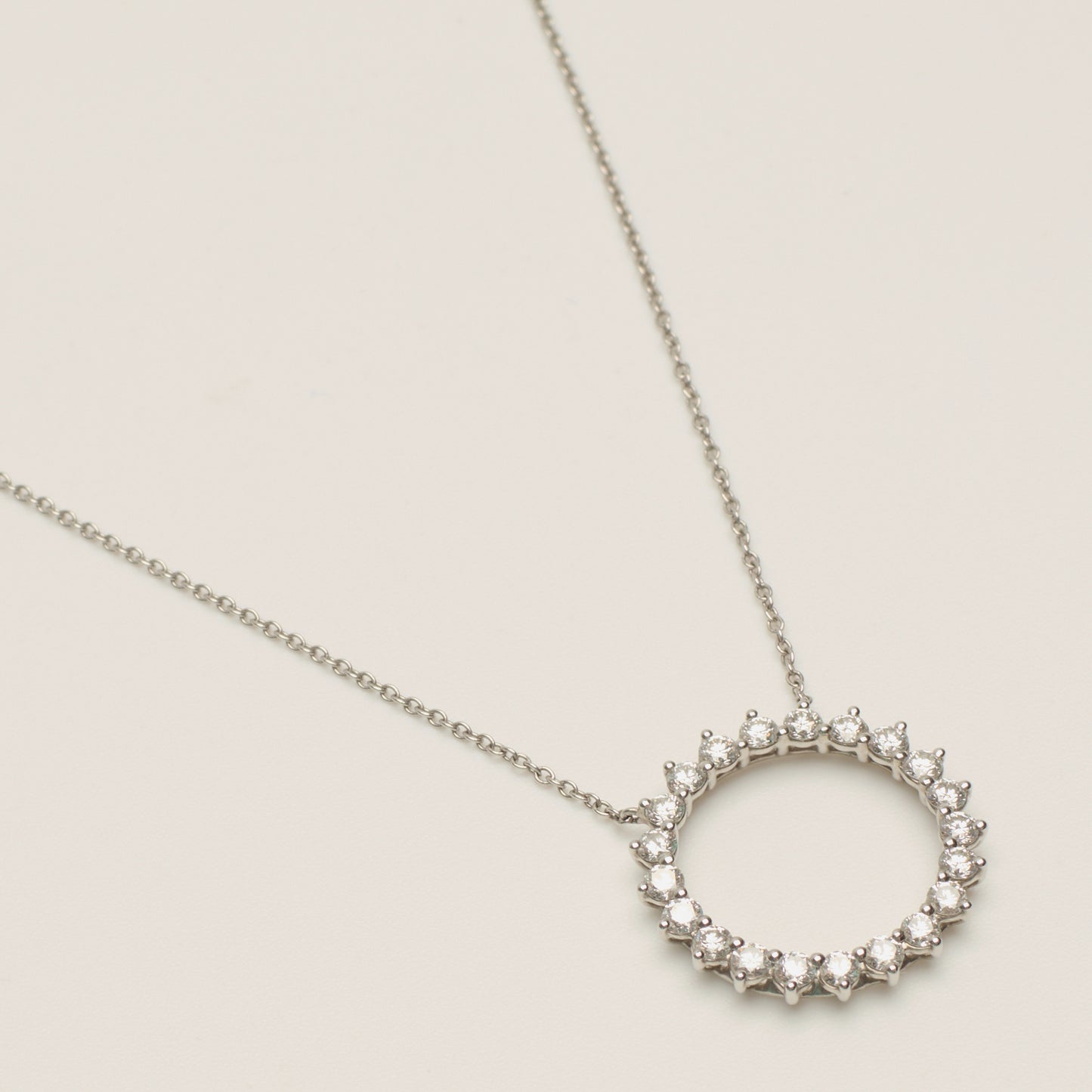 Collier Tiffany & Co Open Circle diamants en platine