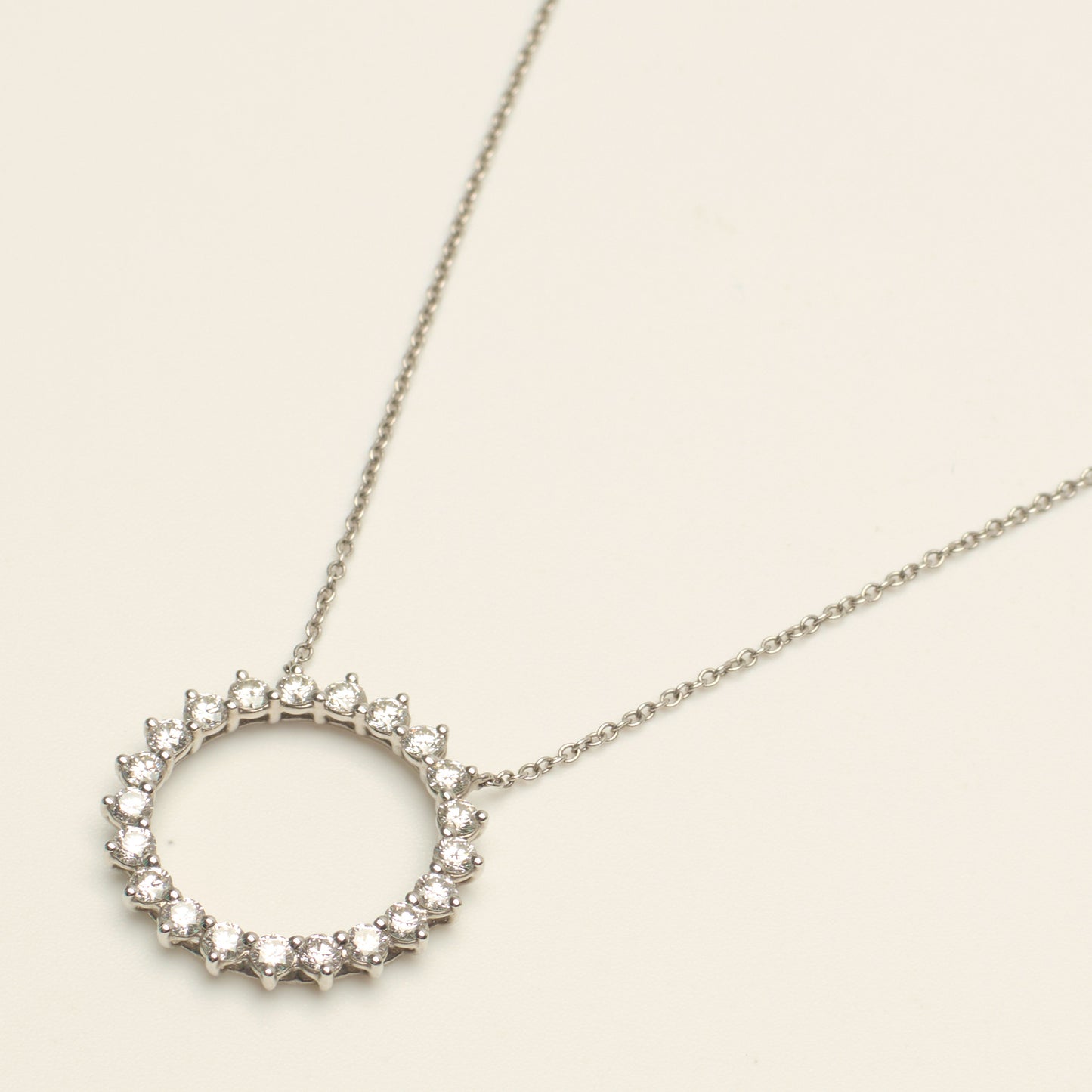Collier Tiffany & Co Open Circle diamants en platine
